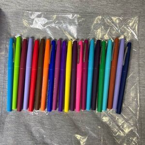 Paper Mate Multi-Colored Flair Felt Tip Pens 21 PCS. Set
